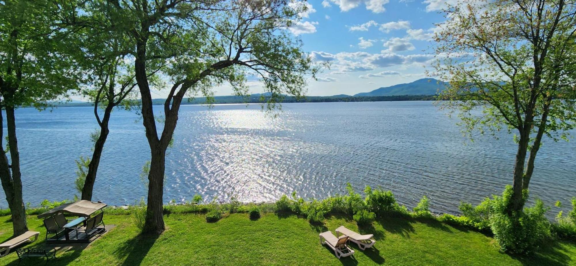 Location Tourisme Estrie - Oberge Du Village ماجوج المظهر الخارجي الصورة